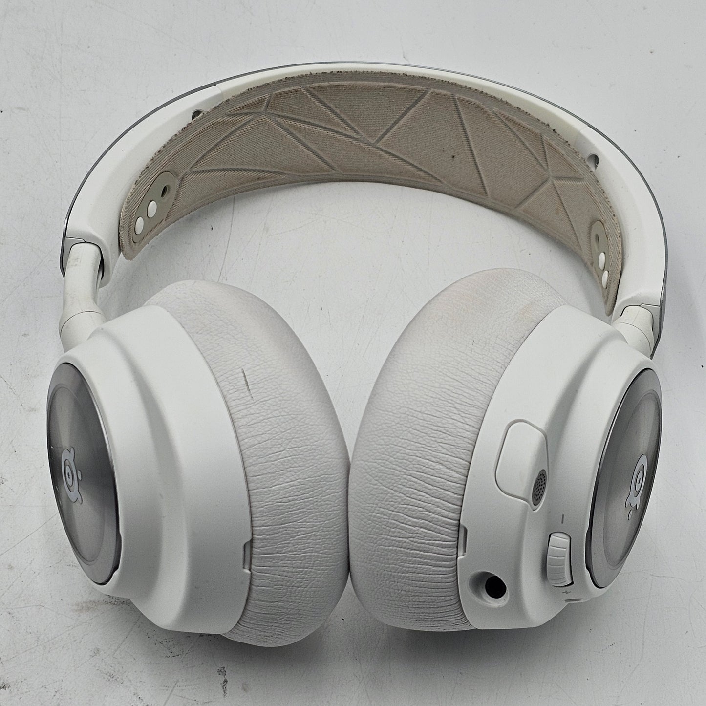 Steelseries Arctis Nova Pro Active Noise Cancellation Headphones  White 61524