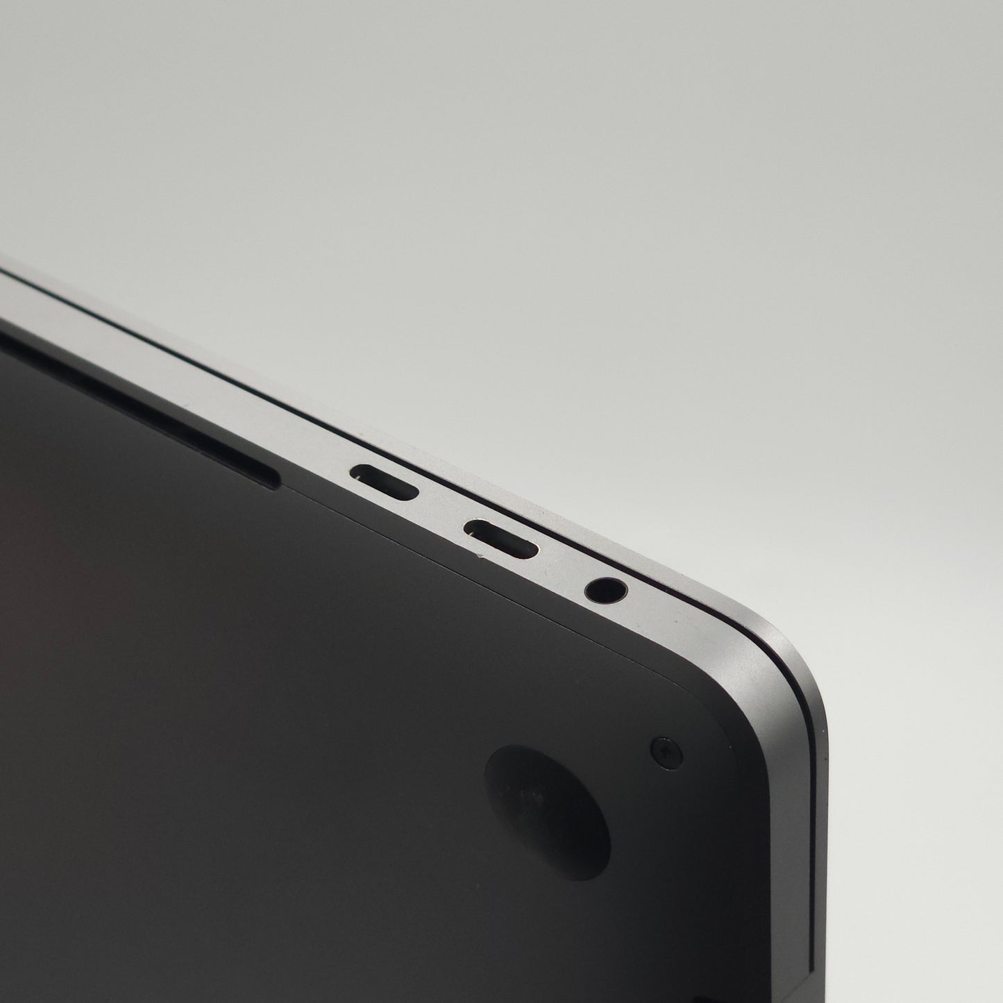 2019 Apple MacBook Pro 16" i9 2.3GHz 16GB RAM 1TB SSD Silver A2141