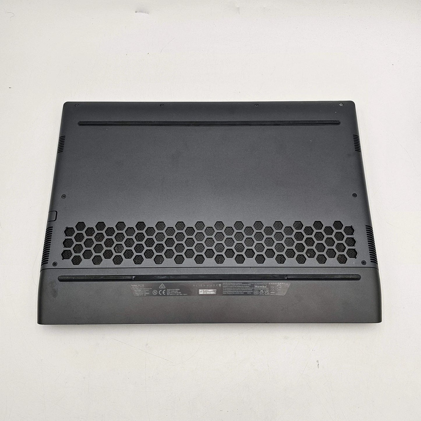 Alienware M17 17.3" Ryzen 9 6900HX 3.3GHz 16GB 1TB SSD AMD Radeon RX 6850M XT